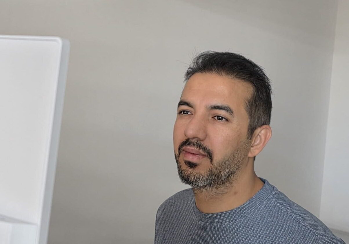 Op. Dr. Ahmet Ferit Dalgacı ultrason ekranı başında